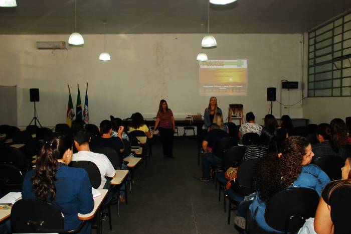 Supervisoras de ensino debateram também, com 32 docentes da rede municipal, atividades para 2018