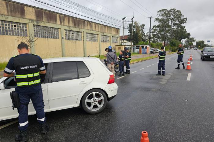 Ação reuniu agentes de trânsito e efetivo da Brigada Militar