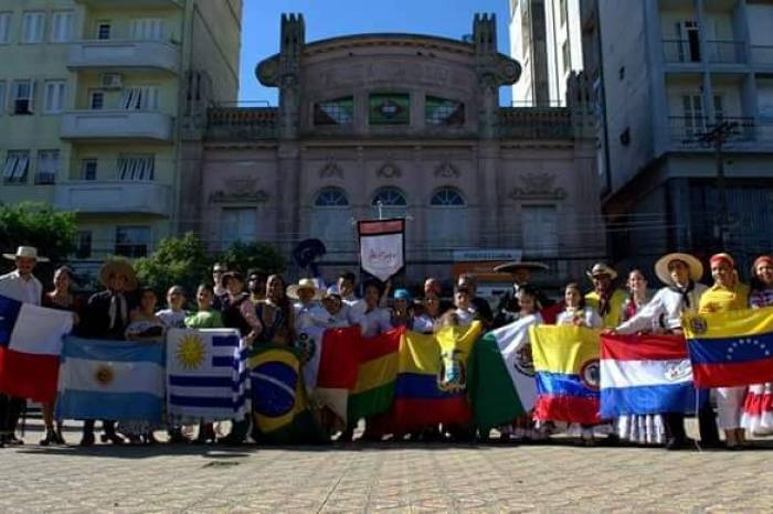 Promovido pela UFPel e IFSul, evento ocorre de 16 a 20 de outubro e reúne companhias de danças folclóricas de diversos países