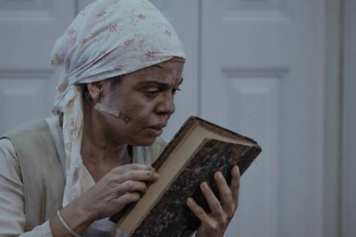 Frases fortes marcaram a peça Carolina Maria de Jesus – Diário de Bitita, encenada na noite de quarta, na BPP, a partir da vida da moradora da favela que se tornou uma escritora de sucesso