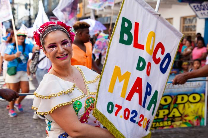 Mais de mil pessoas participaram do desfile que seguiu até a avenida Bento Gonçalves