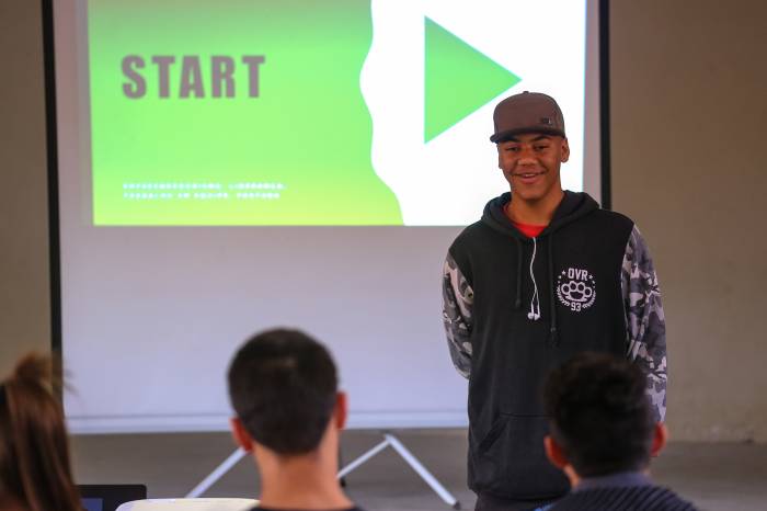 Nesta semana, liderança e trabalho em equipe foram abordados, além do desafio de participar de uma seleção de emprego