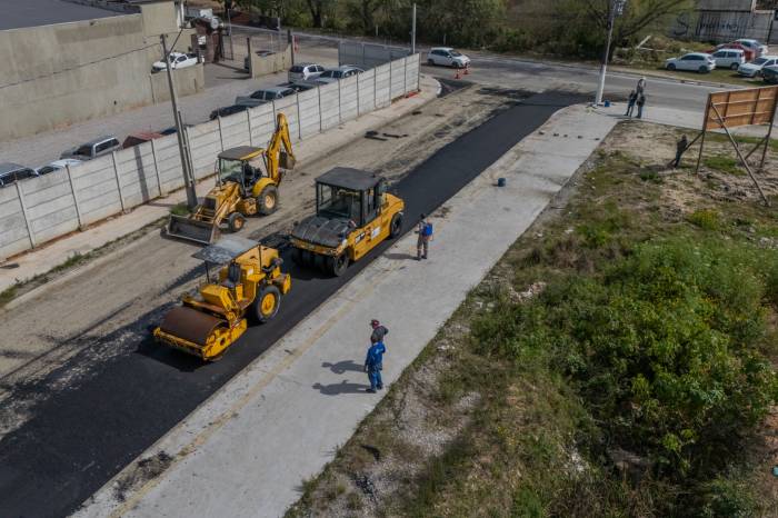Prefeitura começa asfaltamento da avenida Nélson Mandela