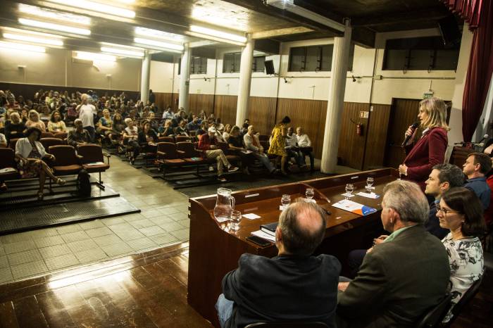Evento ocorre no auditório Dom Antônio Zattera e reúne representantes de entidades ligadas à saúde