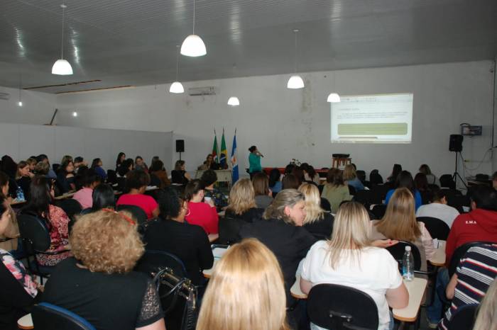 Evento ocorreu na quinta-feira (6), no auditório da Secretaria de Educação e Desporto