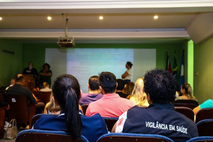 SMS define o fluxo de atendimento, caso ocorram suspeitas de infecção, e realiza  formação específica com equipes de atendimento em saúde do município