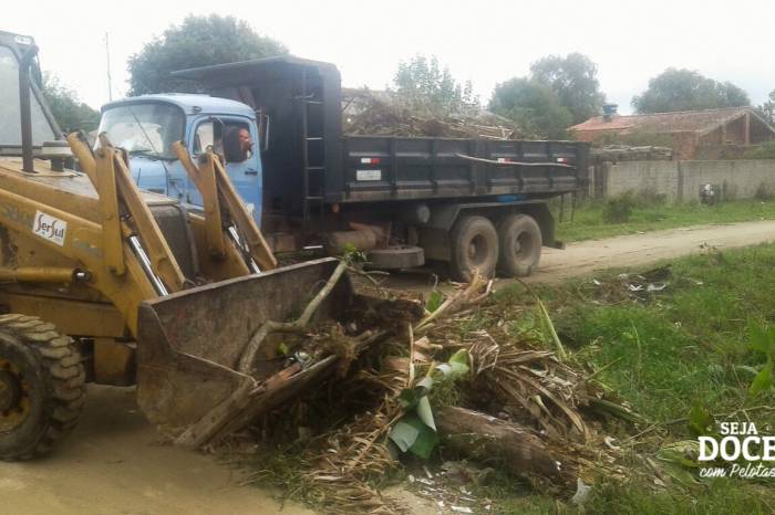 Ssui remove lixões em ruas e avenidas do Laranjal durante todo o dia
