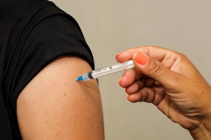 Mais de 54 mil pessoas estão com a vacinação em atraso