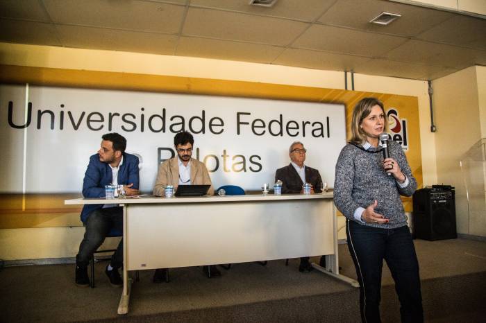 Paula participou da Semana Acadêmica Integrada dos cursos de Administração, Gestão Pública, Processos Gerenciais e Turismo em que apresentou dados relativos à administração municipal