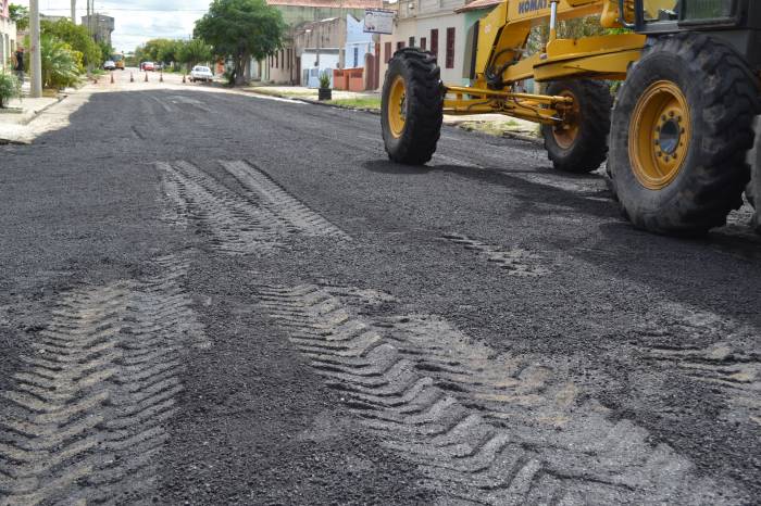 Intervenções abrangem regularização com asfalto, serviços em nova rótula e Operação Tapa-buraco