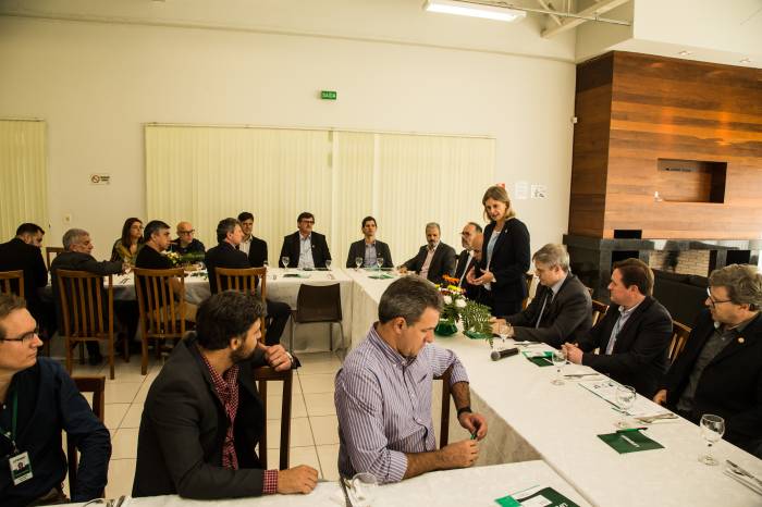 Áreas são vistas como essenciais ao desenvolvimento da região. Prefeita acompanhou encontro que reuniu lideranças da Zona Sul