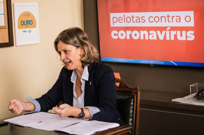Decreto não flexibiliza medidas de contenção e, sim, inclui protocolos mais rígidos de distanciamento e higiene, segundo Paula