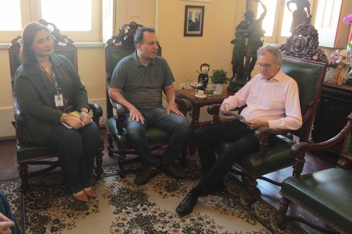 Prefeito em exercício, Idemar recebeu convite em nome do Poder Executivo, nesta manhã