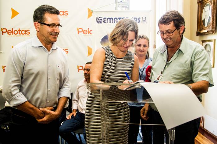 Solenidade ocorreu no Salão Nobre da Prefeitura, com degustação de produtos da agricultura familiar