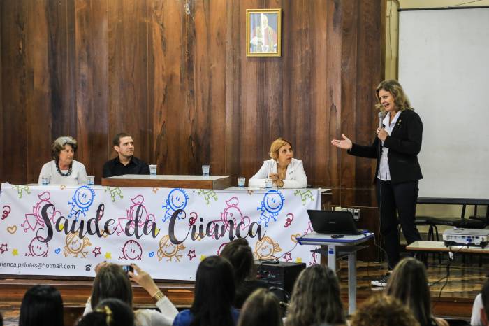 Foram apresentados dados do trabalho desenvolvido neste ano, com o registro da queda no número de óbitos infantis com mães adolescentes: de 14 em 2016, o número passou para 5 em 2017
