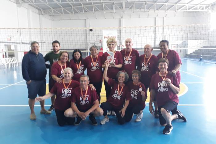 Modalidade de vôlei adaptado à terceira idade foi disputada neste final de semana no Ginásio Karosso