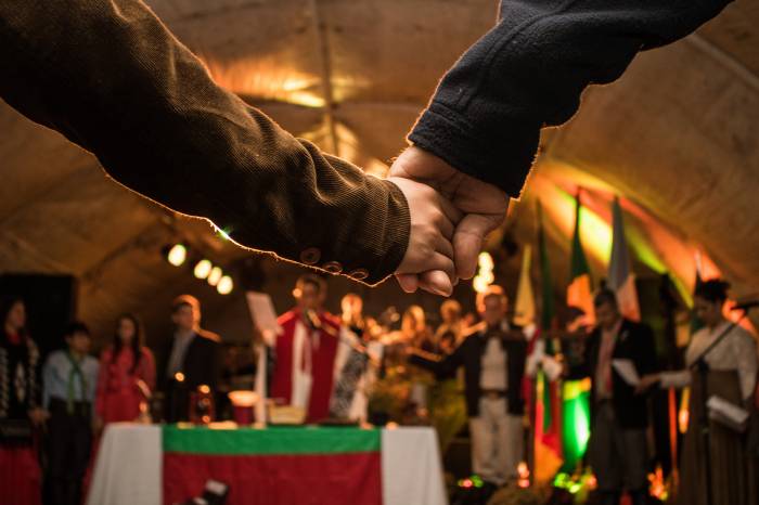 Dezenas de fiéis acompanharam celebração no Largo do Mercado Central