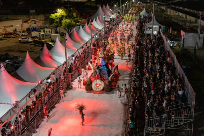 Marroni participa da cerimônia, na segunda-feira, que também entrega os Estandartes de Ouro aos destaques e lança o Carnaval 2027 de rua e de passarela
