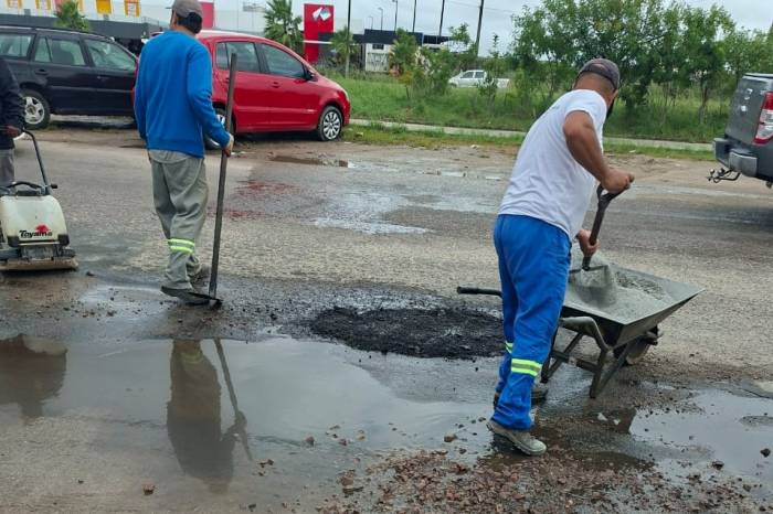 Secretaria de Obras e Pavimentação realizou tapa-buracos nas avenidas Ildefonso Simões Lopes e João Jacob Bainy