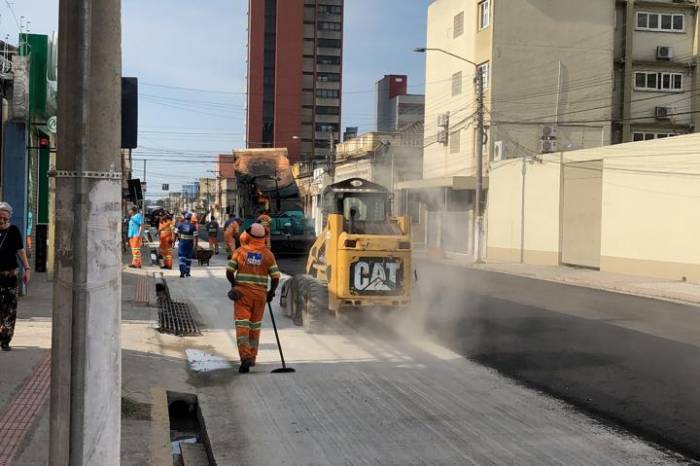 Obras de requalificação da via foram intensificadas neste sábado, entre Voluntários e Floriano.