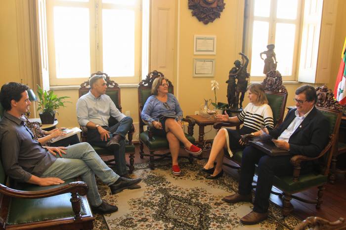 Reunião tratou de projetos do Município em parceria com o Serviço