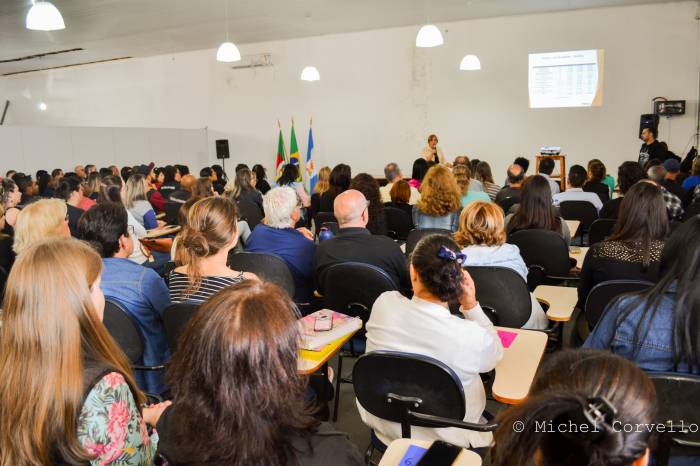 Os colaboradores participam do seminário de Otimização de Serviços em Tempos de Crise, promovido pela SMS