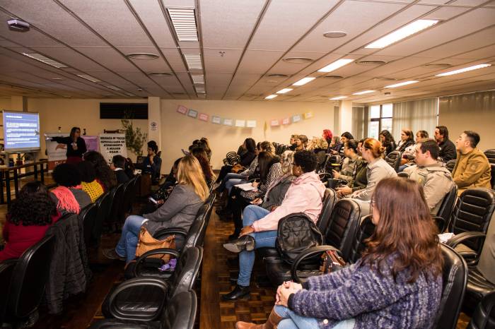 Encontro reuniu representantes da rede de enfrentamento à violência contra a mulher da região de Pelotas