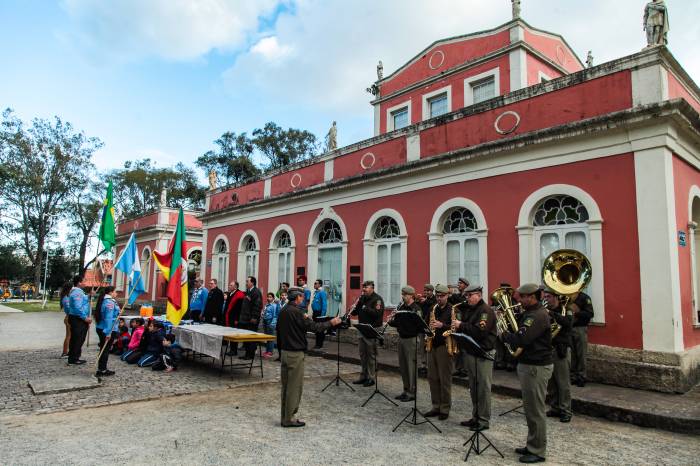 Cerca de 20 escoteiros e lobinhos organizaram atividade realizada no Parque da Baronesa