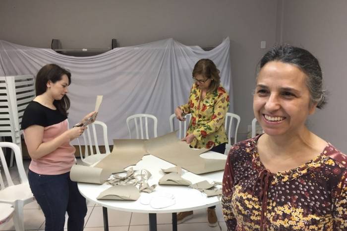 Cetep sediou curso de confecção de flores de papel para decoração. A atividade faz parte da Semana do Servidor que se encerra nesta sexta-feira