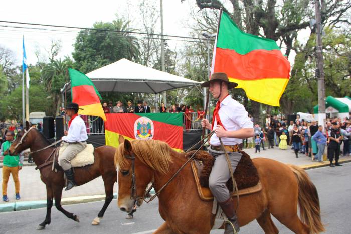 Atividades no Altar da Pátria foram acompanhadas por tradicionalistas, autoridades e pelo público