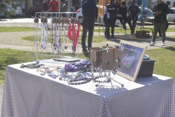 Mercado das pulgas e feira itinerante integram a agenda