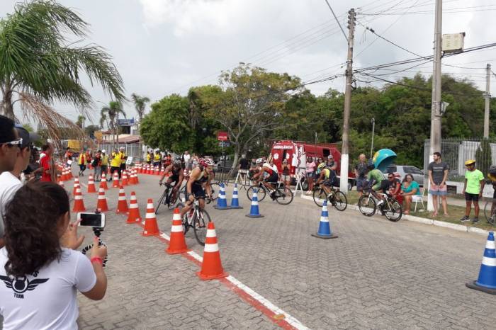 Prova teve categoria elite e mini-triathlon