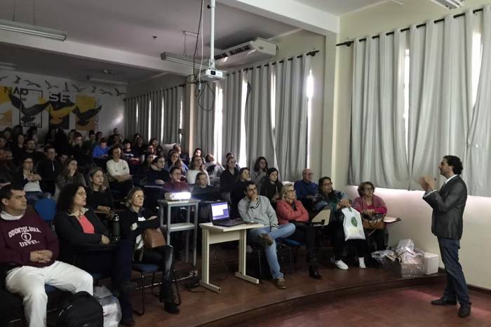 Palestra fez parte de evento que, em 2019, voltou-se à equipe odontológica que atende a população