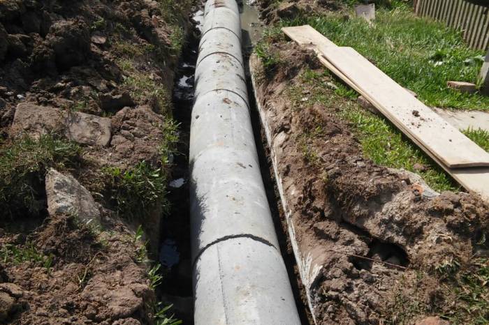 O morador compra o material e a Prefeitura entra com a mão de obra.