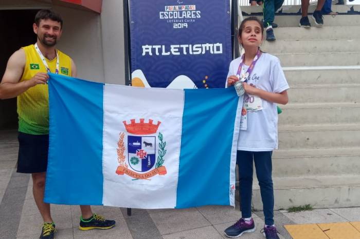Dóris de Andrade, 12, e Fabrício Castelo, 16, atletas com perda total de visão, conquistaram medalhas de ouro, prata e bronze em São Paulo