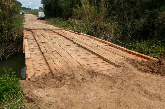 Prefeitura requalifica pontes da colônia