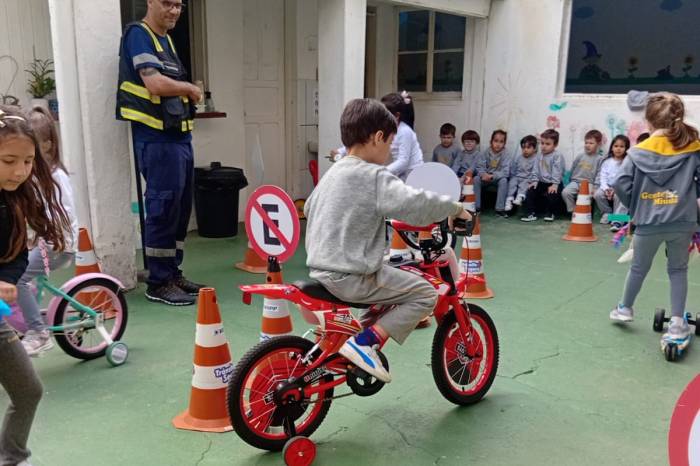 As atividades educativas, que incluíram óculos simuladores de efeitos, ocorreram de 5 a 12 de outubro, no Parque de Exposições