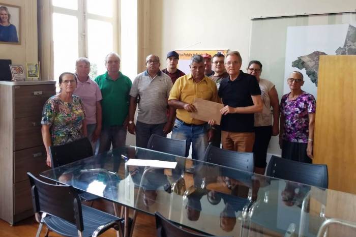 Gestor estreita laços com munícipes e encaminha demanda à Secretaria de Obras e Pavimentação