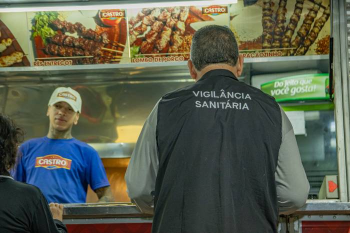 Os agentes da Visa fiscalizaram os comerciantes antes e durante a festa popular