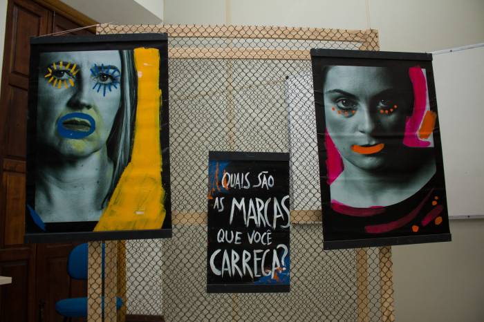 Na edificação que abrigou a antiga escola Salis Goulart, exposição em fotos e áudio retrata violência doméstica