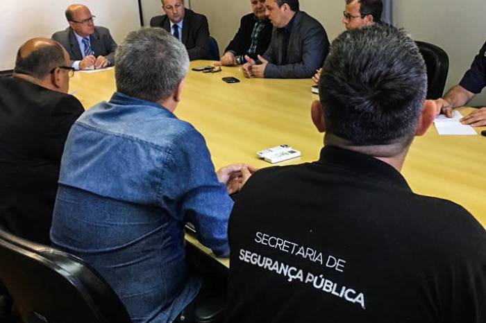 Encontro com representantes municipais de dez cidades contou com a participação de Cezar Schirmer