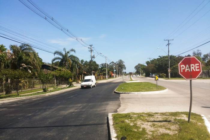 Ação de pavimentação busca também corrigir problemas de drenagem no trecho