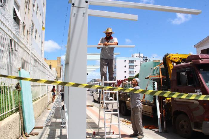 Vidros laterais e dos fundos das estruturas devem ser colocados na próxima semana