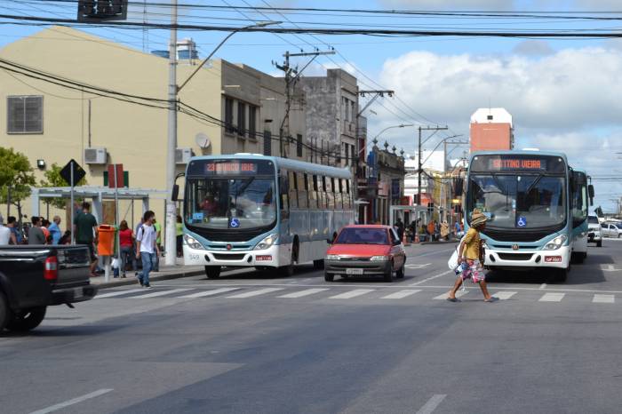 100% da frota de ônibus volta a circular, após acordo firmado em reunião nesta sexta-feira
