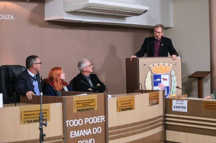 Vice-prefeito Idemar Barz prestigiou a sessão alusiva ao aniversário da instituição