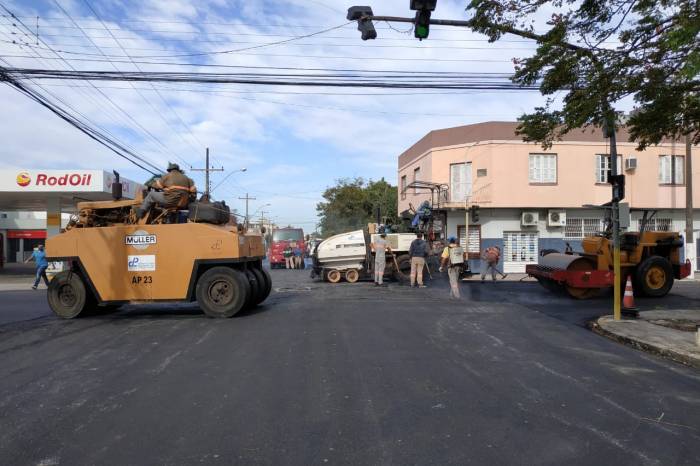 Trecho entre avenida Bento Gonçalves e rua Doutor Amarante recebe pavimentação definitiva