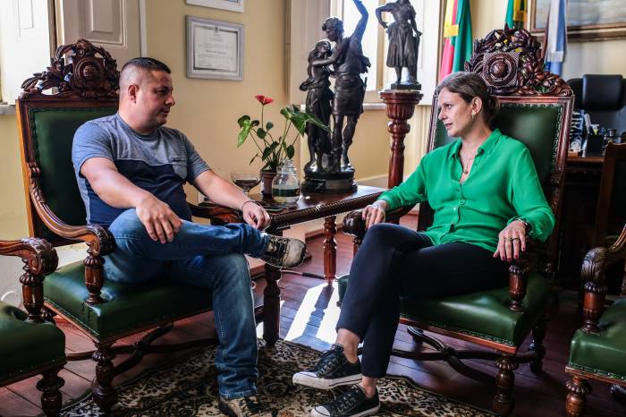 A prefeita parabenizou Anderson Garcia (PTB) pela vitória
