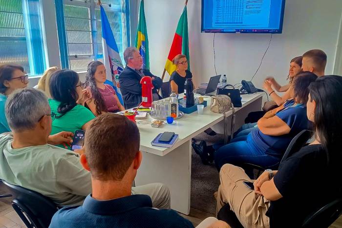 Reunião na Secretaria de Saúde (SMS) debateu funcionamento do Hospital Regional do Pronto Socorro de Pelotas, cuja entrega está prevista para a primeira quinzena de agosto