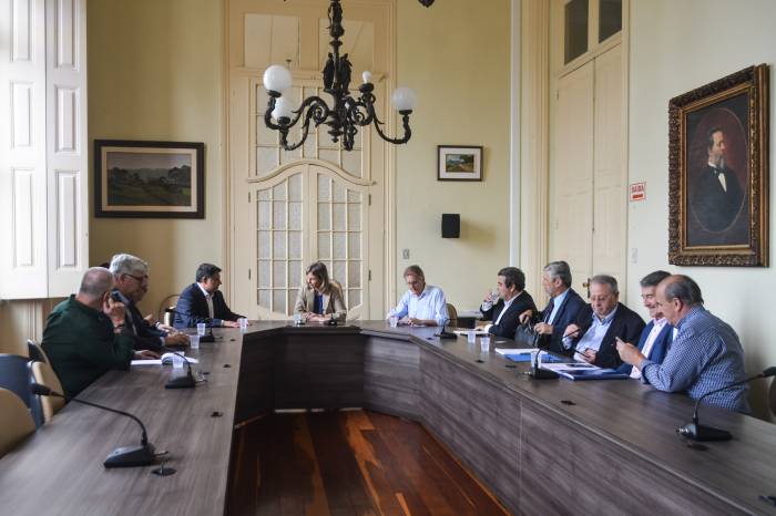 Prefeita recebeu grupo português no Paço Municipal