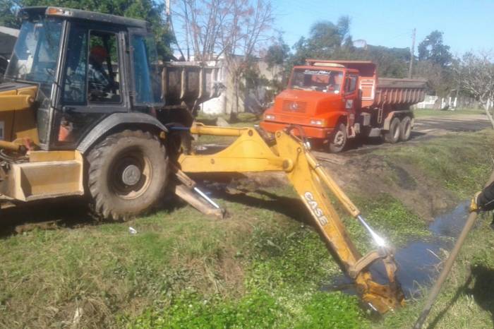 Limpeza de valetas ocorreu, nas avenidas Piauí e Santa Catarina, no fim de semana